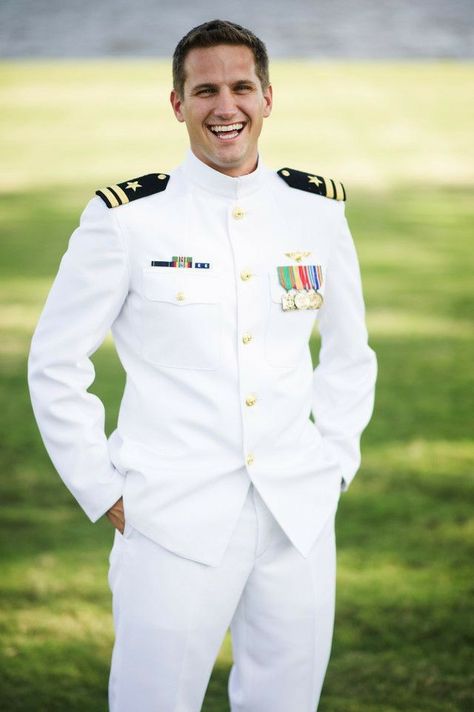 Naval Officer Wedding, Navy White Uniform, Seaman Uniform, Army Portrait, Navy Dress Uniforms, Army Service Uniform, Navy Formal Dress, Naval Officer, White Uniform