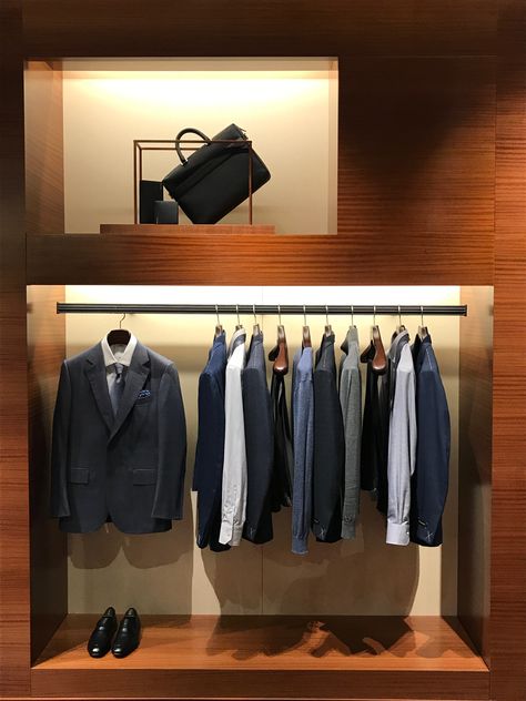 Ermenegildo Zegna, Chicago, F/W 2017 Zegna Store, Visual Merchandising Fashion, Showroom Inspiration, Clothing Store Interior, Window Display Design, Composition Design, Store Interior, Ermenegildo Zegna, Display Design