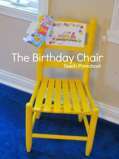 10 ways to use a birthday chair in the preschool classroom Preschool Birthday, Birthday Chair, Teach Preschool, Preschool Rooms, Prek Classroom, Classroom Birthday, Classroom Organisation, Preschool Class, School Birthday