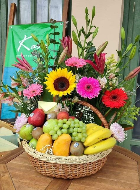 Fruit And Flower Basket, Fruit Basket Ideas Gift, Fruit Basket Diy Gift, Client Gift Baskets, Wine Gift Box Ideas, Fruit Flower Basket, Bridal Gift Box, Basket Flower Arrangements, Silk Flower Wreaths