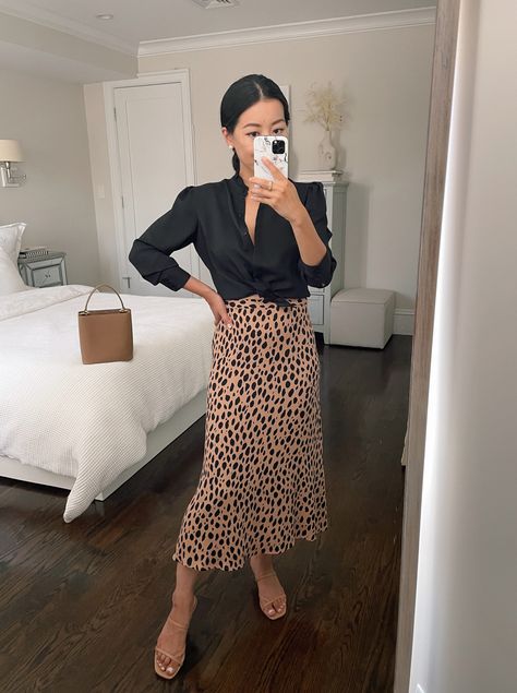 Smart Casual Party Outfit, Smart Casual Skirt, Smart Casual Women Summer, Petite Outfit Ideas, Summer Smart Casual, Leopard Skirt Outfit, Petite Work Outfits, Office Party Outfits, Business Casual Skirt