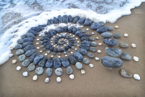 Artist Jon Foreman creates soothing and therapeutic art from stone and other objects found within the natural landscape..... This one truly shows the ephemeral nature of his beautiful work. Beach Land Art, Jon Foreman, Wave Drawing, Empty Canvas, Art Pierre, Earth Art, Land Art, Environmental Art, Stone Rocks