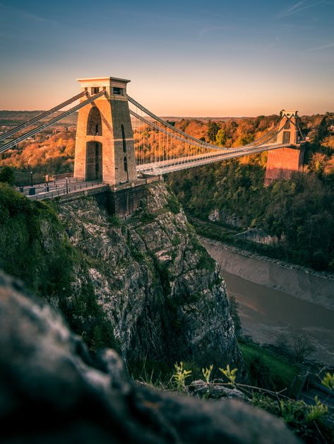 Clifton Suspension Bridge, Clifton Bridge, Bristol Bridge, Seagull Painting, Gcse Photography, Waterloo Bridge, Bridge Painting, Bristol Uk, Suspension Bridge