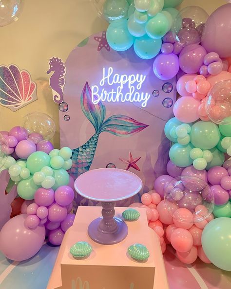 Decoración de sirena 🧜🏻‍♀️ #cumpleaños #decoracionesinfantiles #candybar #arreglosdeglobos #arreglosdecumpleaños Ariel Birthday Party, Mermaid Birthday Decorations, Mermaid Balloons, Ariel Birthday, Mermaid Party Decorations, Baby Shower Crafts, Little Mermaid Birthday, First Birthday Themes, Mermaid Birthday Party