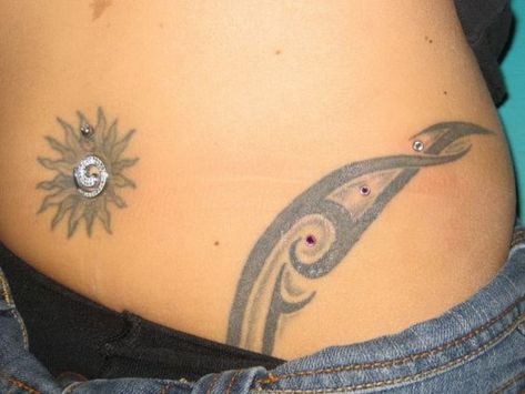 Top 20 Belly Button Tattoo Ideas To Try This Year Sun Navel Tattoo, Sun Tattoo Around Belly Button, Around The Belly Button Tattoo, Belly Button Sun Tattoo, Sun Belly Button Tattoo, Belly Tattoos For Women Small, Tattoo Around Belly Button, Button Tattoo Ideas, Cute Belly Tattoos