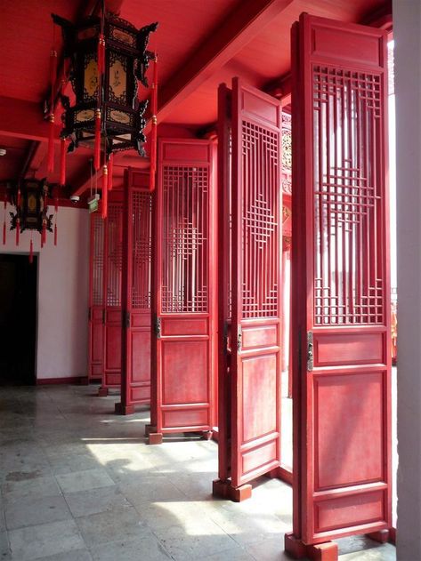 Indochine Interior Vietnam, Asian Doors, Traditional Chinese House, Chinese Interior Design, Indochine Interior, Chinese Style Interior, Chinese Door, Chinese House, Ancient Chinese Architecture