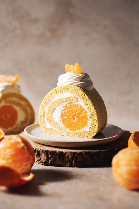 This orange swiss roll is made with a soft and fluffy rolled sponge cake filled with whipped cream and mandarin oranges. It makes for a light and citrusy cake! #swissroll #orangecake #rollcake | teakandthyme.com Orange Swiss Roll, Orange Roll Cake, Swiss Roll Cake Recipe, Orange Sponge Cake, Roll Cake Recipe, Meringue Tart, Sponge Cake Filling, Orange Dessert, Swiss Roll Cake