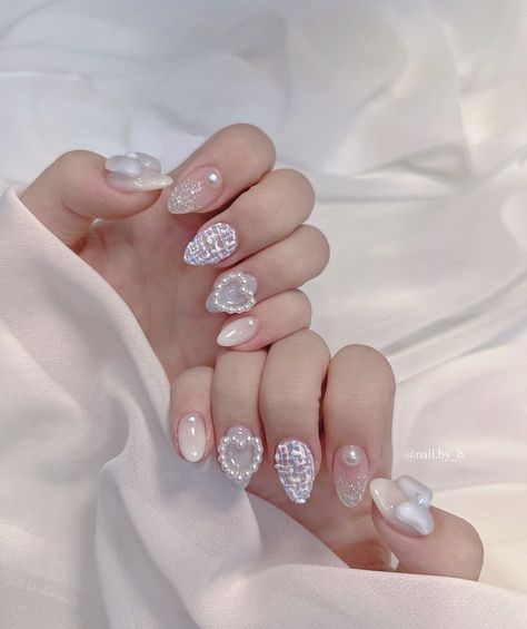 Ballet core nail design
Princess nails
Chanel nails
Tweed nails Nail Gem Designs Short Nails, Tweed Nails Design, Pink Tweed Nails, Cute Short Korean Nails, Korean Style Nails Short, Korean Nail Art Designs, Korean Nails Designs Short, Cute Kpop Nails, Korean Nail Ideas For Short Nails