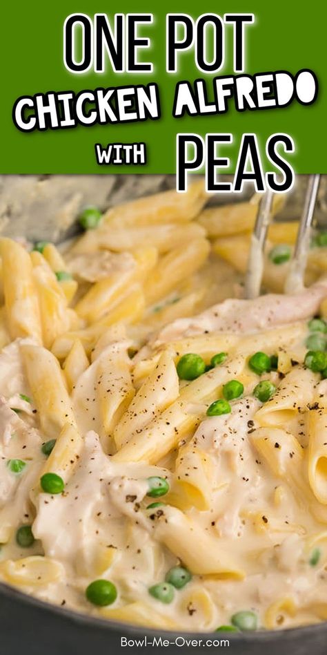 Super simple One Pot Chicken Alfredo with Peas. Ready in minutes it's a great weeknight meal! Clean up is a breeze because you only dirty one pot! A meal everyone will love. One Pot Chicken Alfredo With Jar Sauce, Chicken Alfredo With Peas, Alfredo With Peas, Alfredo Dishes, One Pot Chicken Alfredo, Alfredo Fettuccine, Lite Meals, Broccoli Pasta Recipe, Alfredo Recipes