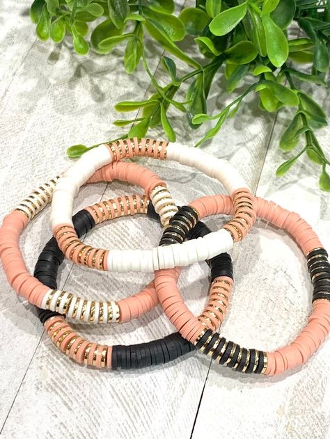 Pink Heishi Bracelet, Rubber Bead Bracelets, Polymer Clay Bracelet Ideas, Fall Bracelet Ideas, Heishi Bracelet Ideas, Trendy Beaded Bracelets, Jewelry Teeth, Braces Colors Ideas, Fall Bracelets