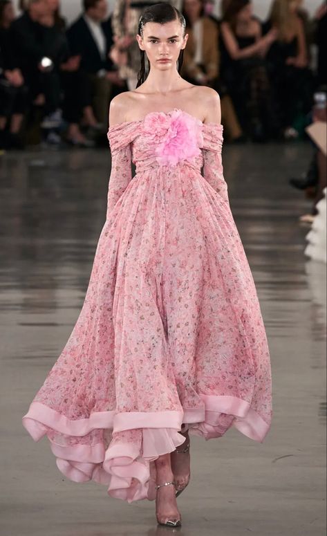 Ethereal Dress Short, Giambattista Valli Fall 2022, Giambattista Valli Dress, Dress Coquette, Ready To Wear Fashion Show, Runway Fashion Couture, Ready To Wear Fashion, Giambattista Valli, Glam Dresses