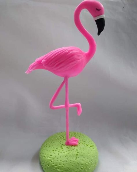 Ebook Template Design, Flamingo Craft, Fondant Cake Toppers, Fondant Tutorial, Fondant Figures, Bird Sculpture, Polymer Clay Charms, Pasta Flexible, Diy Clay Crafts