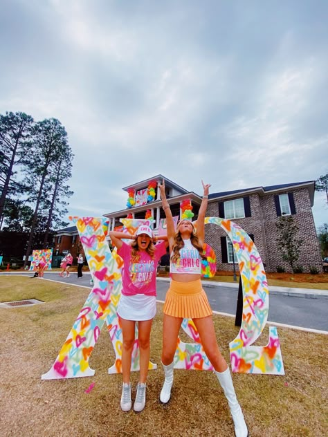 Toy Story Bid Day, 90s Sorority Theme, Mad Happy Sorority Theme, Color Me Sorority Theme, Mad Happy Bid Day Theme, Sorority Work Week Pictures, Sorority Spirit Day, Bid Day Bags, Bid Day Pictures