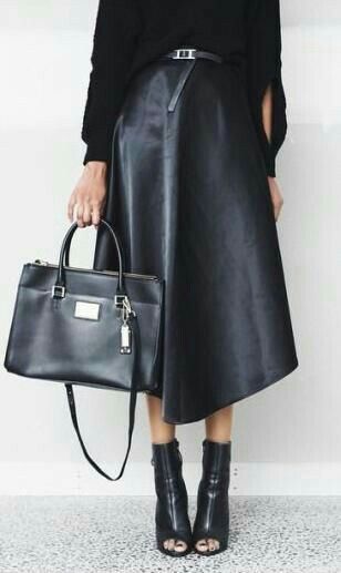 Outfit Nero, Casual Chique Stijl, Midi Outfits, Style Casual Chic, Leather Midi Skirt, Mode Casual, Faux Leather Skirt, 가을 패션, Street Styles