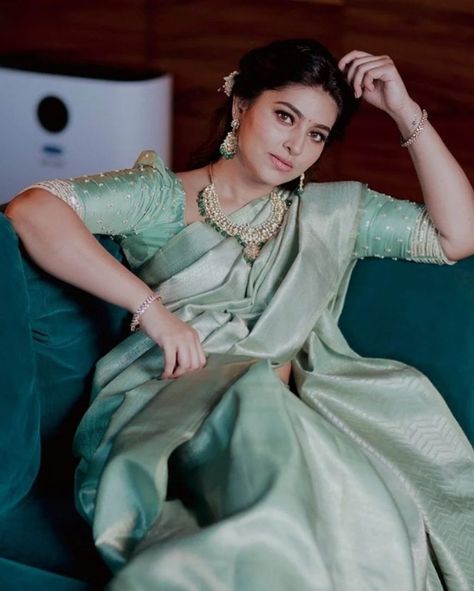 sneha prasanna in a mint green saree by geetu haute couture 2 Mint Green Silk Saree, Blouse Designs Simple, Sneha Prasanna, Blouse Designs For Saree, Green Silk Saree, Blue Silk Saree, Traditional Hairstyle, Latest Blouse Designs Pattern, Wedding Saree Collection