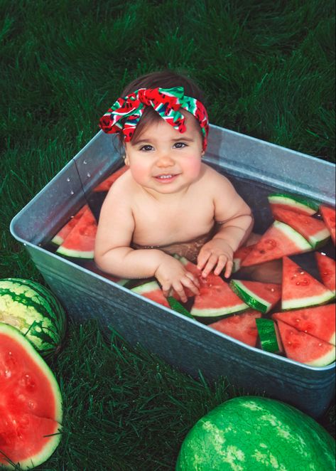 Watermelon Baby Photoshoot, Watermelon Pictures, Baby Milk Bath, First Birthday Photoshoot, Baby First Birthday Themes, Watermelon Birthday Parties, Watermelon Baby, Baby Milestones Pictures, 1st Birthday Pictures