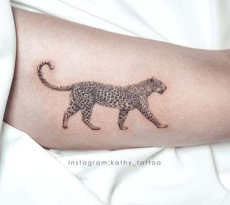 Micro Realism, Leopard Tattoo, Big Cat Tattoo, Jaguar Tattoo, Ray Tattoo, Leopard Tattoos, Single Needle Tattoo, Tattoo Style Drawings, E Tattoo