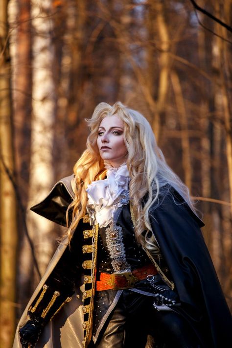 Alucard Cosplay, Vampire House, Castlevania Netflix, Alucard Castlevania, Witch Hunter, Castlevania Anime, Diy Costumes Women, Pirate Queen, Drag King