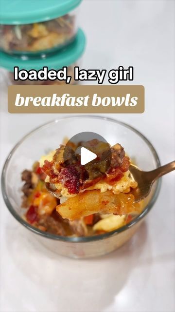 MaKayla Kim Thomas on Instagram: "Just an easy, high protein, picky-eater friendly breakfast meal prep to help you start your year off strong (and realistic) 👏🏼👏🏼  make as many as you want, add veggies (or a side of fruit) if you prefer, and save yourself from the drive thru this week 😌   these were approx 305 cal but will depend on ingredients and amounts you use—full macros for my breakfast bowl recipe listed in my Holy Grail cookbook!   If you need new ideas, a fresh start, or an arsenal of realistic, time saving recipes to choose from—check out my digital cookbooks + follow along fitness plans and let’s crush 2024 together 💪🏼 makaylathomas. com" Makayla Thomas Breakfast Recipes, Makayla Thomas Fit Recipes Breakfast, Alternative Breakfast, High Protein Low Carb Breakfast, Makayla Thomas, Fitness Breakfast, Breakfast Bakes, Healthy High Protein Breakfast, Macro Counting