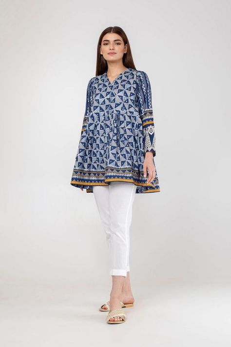 23 Indo Western Outfit Women Ideas & Fusion Look Tips | magicpin blog Indo Western Outfits For Women, Indo Western Outfits, Frock Fashion, Pakistani Fashion Casual, Style Guru, Pakistani Dresses Casual, Girls Frock Design, Salwar Kamiz, Casual Wear Dress