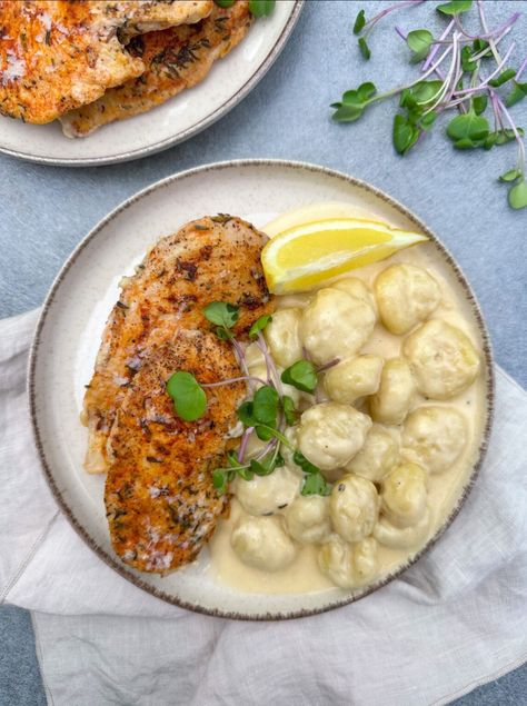 Gnocchi Lemon, Lemon Chicken Gnocchi, One Pan Lemon Chicken, Pan Lemon Chicken, Main Dinner Dishes, Chicken And Gnocchi, Gnocchi Recipe, Lean Chicken, Chicken Gnocchi