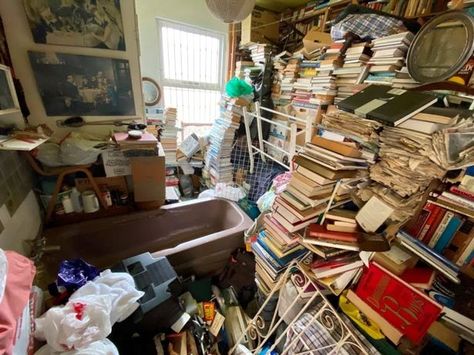 Hoarder Room Aesthetic, Book Filled Room, Hoarder Aesthetic, Archive Room, Chaos To Order, Compulsive Hoarding, Cluttered Room, Hoarder House, Book Hoarder