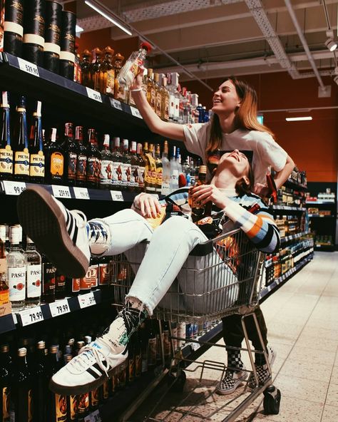 Grocery Shopping Pose Reference, Photoshoot In Grocery Store, Grocery Store Photoshoot Couple, Grocery Shopping Photoshoot, Grocery Store Engagement Photos, Supermarket Prewedding, Groceries Photoshoot, Super Market Photoshoot, Grocery Store Photoshoot Aesthetic