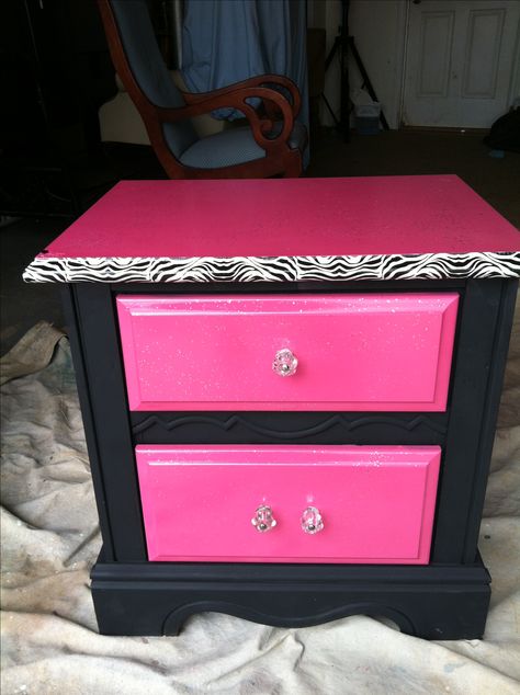 Pink , glitter , black , and zebra print nightstand Zebra Furniture, Pink Nightstand, Zebra Print Bedroom, Furniture Comfy, Zebra Print Bedding, Pink Nightstands, Zebra Bedroom, Comfy Things, 2000s Room