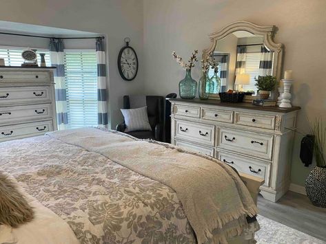 Realyn Queen Upholstered Panel Bed with Dresser Ashley Realyn Bedroom Set, Raelyn Bedroom Set Ashley Furniture, Realyn Bedroom Set Decor, Realyn Bedroom, Bed With Dresser, Bed And Dresser, Farmhouse Bedroom Set, Farmhouse Cozy, Master Suite Bedroom