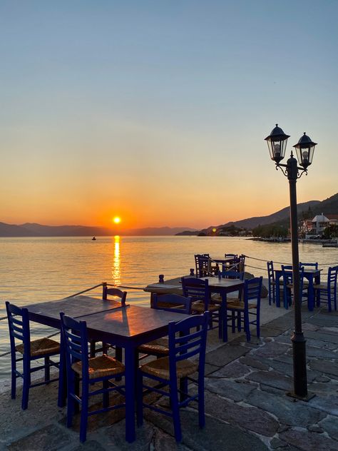 Seaside Restaurant Aesthetic, Greek Taverna Aesthetic, Seafood Restaurant Aesthetic, Greek Restaurant Aesthetic, Methana Greece, Restaurant By The Sea, Seafood Aesthetic, Greece Restaurant, Tavern Food