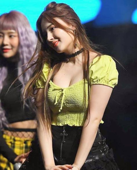 Share image Nancy Jewel, Nancy Jewel Mcdonie, Nancy Momoland, Korean Girl, Iphone, Celebrities, Yellow, Hair, Black