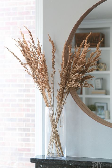 Instead Of Flowers, Dried Plants, Hallway Inspiration, Diy Playbook, Clear Vase, Tall Vase, Deco Floral, Decoration Inspiration, Decor Guide