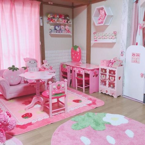 strawbieesss!! x3 Sanrio Room, Kawaii Room Ideas, Kawaii Bedroom, Hello Kitty Rooms, Otaku Room, Kawaii Room Decor, Ideas Hogar, Anime Room, Cute Bedroom Decor