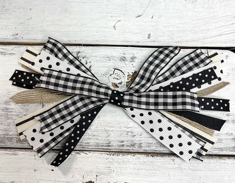 Homemade Bows, Bows Diy Ribbon, Bows Diy, Bow Tutorial, Bow Making, Diy Gift Wrapping, Diy Ribbon, Diy Bow, Craft Fair