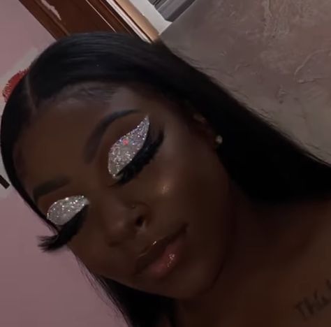 Makeup Ideas With Sparkle, Sweet 16 Makeup, Birthday Makeup Looks, Face Beat Makeup, Glitter Makeup Looks, Rhinestone Makeup, Prom Eye Makeup, Birthday Makeup, Makeup For Black Skin