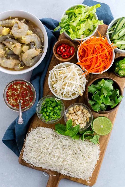 Shrimp Vietnamese Noodle Bowl, Vietnamese Salad Bowl, Glass Noodles With Shrimp, Thai Shrimp Salad Recipes, Japanese Glass Noodle Salad, Vermicelli Shrimp Recipes, Shrimp Vermicelli Bowl, Vermicelli Noodle Salad, Shrimp Noodle Recipes