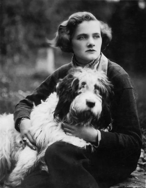 Daphne Du Maurier, Margaret Wise Brown, Woman Authors, Rare Cats, Women Writers, Writers And Poets, Jk Rowling, Virginia Woolf, Beloved Dog