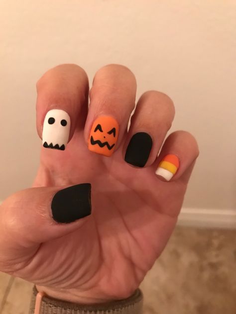 Halloween Easy Nails Short, Nail Inspo Halloween Short, Halloween Nails Easy At Home, Short Nail Ideas For Halloween, Halloween Nail Designs Kids, Halloween Nail Art Easy Simple, Cute Simple Halloween Nails Short, Natural Halloween Nails Short, Cute And Simple Halloween Nails