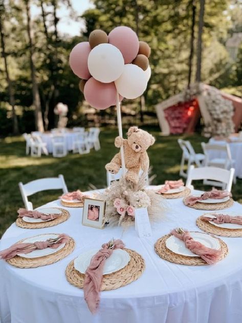 Table Centerpieces For Baby Shower Girl, Pink Bear Birthday Theme, Girls Baby Shower Ideas Themes, Teddy Bear Baby Shower Table Setting, Boho Teddy Bear Centerpieces, Babyshower Ideas For Girl, Girl Babyshower Themes Ideas, Baby Shower Themes For Baby Girl, Baby Girl Shower Table Decorations