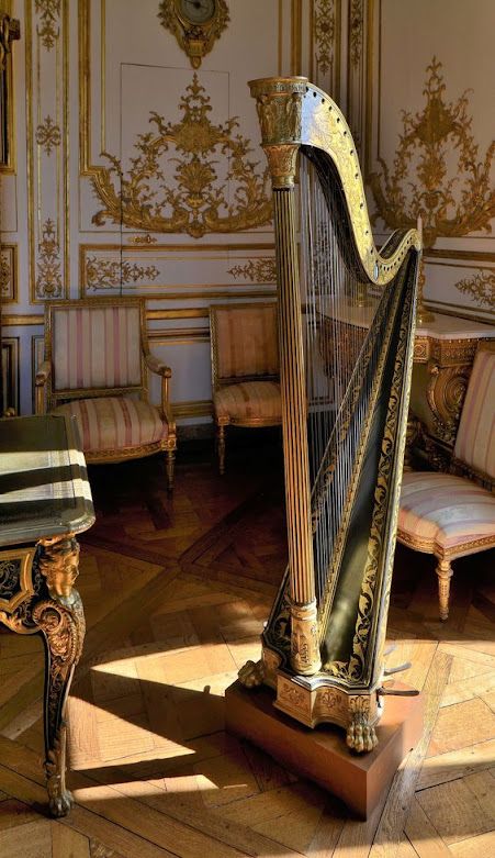 Eye For Design: Decorate Old World Style With Beautiful Antique Harps Royalty Core, Ancient Egyptian Tombs, Chateau Medieval, Castle Aesthetic, Chateau France, Baroque Architecture, French Culture, Old World Style, Photo Edited