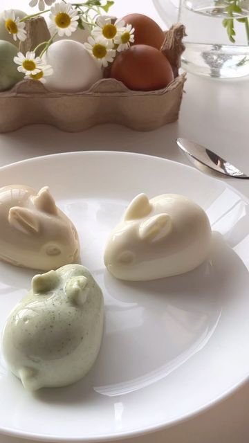 Tuyen 🌟 on Instagram: "jiggly milk pudding bunnies!! 💘🐰 matcha, coffee, and vanilla milk bun flavors hehe link to the bunny molds is in my bio 😌 #milkpudding #baking #valentines #homecafe" Japanese Milk Pudding Recipe, Baking Valentines, Ilene Woods, Bunny Recipes, Milk Pudding Recipe, Bunny Desserts, Milk Buns, Coffee And Milk, Matcha Coffee