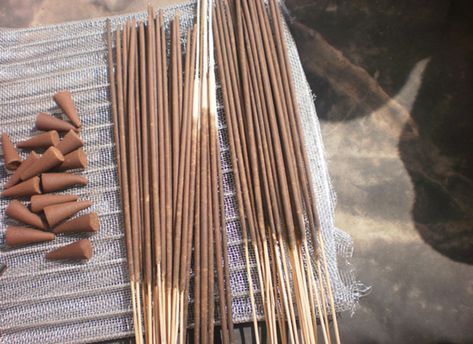 Make Incense Sticks, Make Incense, How To Make Incense, Homemade Incense, Recipes Tutorials, Incense Oil, Wiccan Crafts, Fragrance Oil Blends, Pagan Crafts