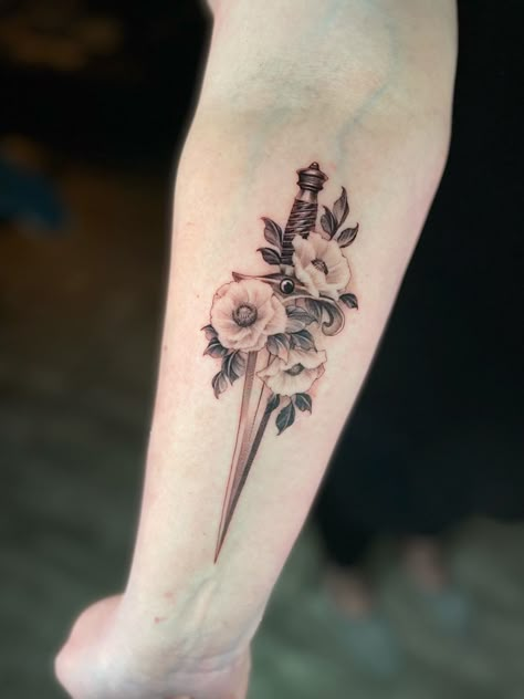 Blood And Ash Tattoo, From Blood And Ash Tattoo, Ash Tattoo, Best Feminine Tattoos, Blackberry Tattoo, Hannah Tattoo, Book Inspired Tattoos, Blood Tattoo, Poppy Flower Tattoo