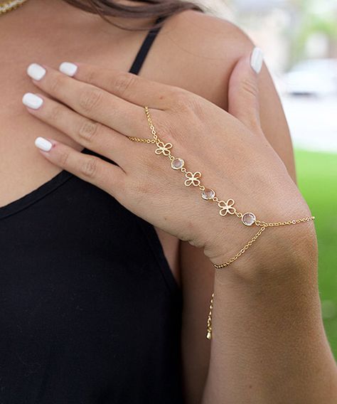 Harness Jewelry, Ring Chain Bracelet, Hand Bracelet With Ring, Black Metal Jewelry, Jewelry Necklace Simple, Handcrafted Beaded Jewelry, Hand Chain Jewelry, Hand Jewellery, Gold Bracelet Simple