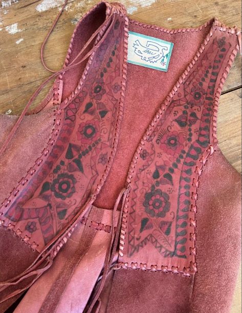 Marceline Fashion, American Indian Clothing, Thrift Fits, Burned Hats, Vest Layering, Vintage Western Wear, Time Clothes, 70s Inspired Fashion, Suede Vest