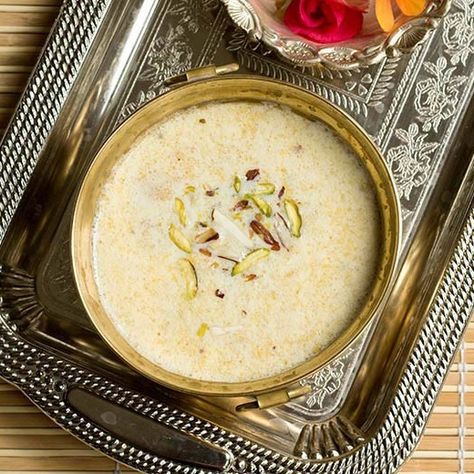 Kaddu ki Kheer (Pumpkin Kheer) Phirni Recipe, Indian Rice Pudding, Rice Kheer, Milk Pudding, Grain Recipes, Kheer Recipe, Delicious Rice, Hotel Food, Rice Grain