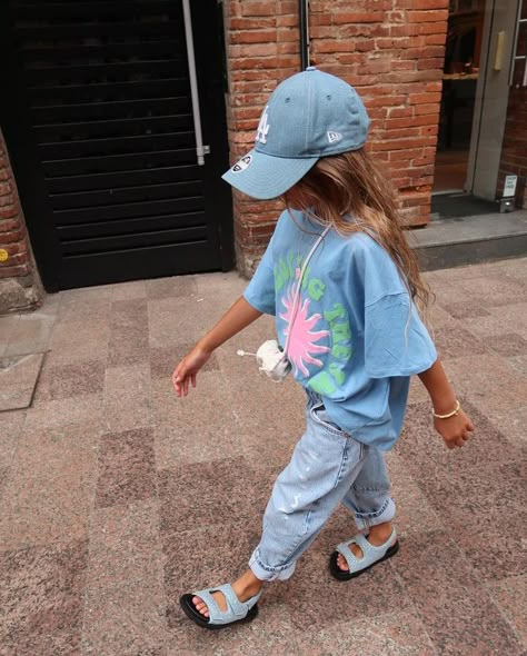 Kids Outfit Idea 37 . Kids Outfit Idea #kidsfashion #kidsootd #backtoschooloutfit #holidayoutfit #birthdayoutfit #partyoutfit #minifashionista #stylemini #instakids #fashionkids. https://whispers-in-the-wind.com/fashion-hacks-for-busy-parents-quick-and-stylish-outfit-ideas-for-kids/?38 Toddler Girl Summer Outfits Ideas, Fun Mom Outfits, Preschool Girl Outfits, Kids Festival Outfits, First Day Of Preschool Outfit, Preschool Picture Day Outfit, Cool Kids Aesthetic, Aesthetic Toddler Outfits, Kindergarten Outfits For Girls Ideas