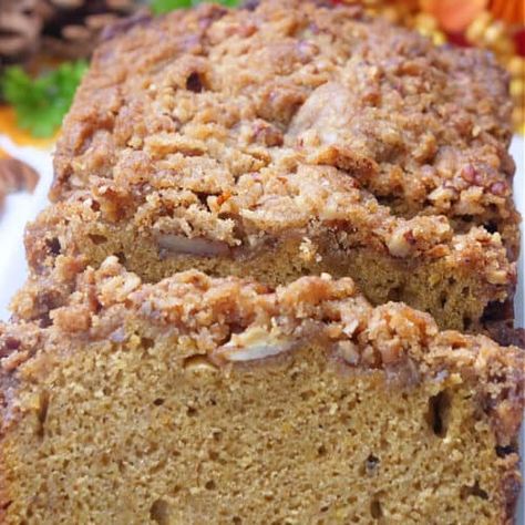 Butternut Squash Bread with Brown Sugar Pecan Topping - Great Grub, Delicious Treats Butternut Squash Brown Sugar, Homemade Easy Recipes, Brown Sugar Bread, Butternut Squash Bread, Squash Bread, Butternut Squash Puree, Pecan Topping, Sugar Bread, Sugared Pecans