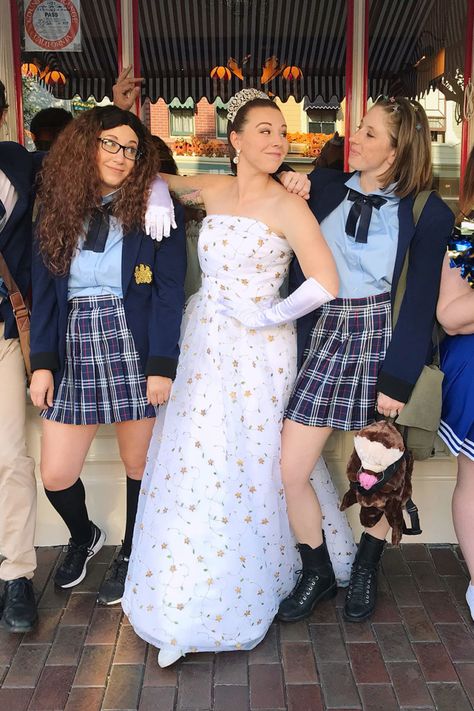 Shut Up! Shut Up! This Princess Diaries Group Halloween Costume is So Good Princess Diaries Halloween, Princess Diana Daughter, Princess Diana Wedding Dress, Disney Princess Halloween Costumes, Princess Diana Revenge Dress, Princess Diana Niece, Group Halloween Costume Ideas, Disney Princess Halloween, Diana Wedding Dress