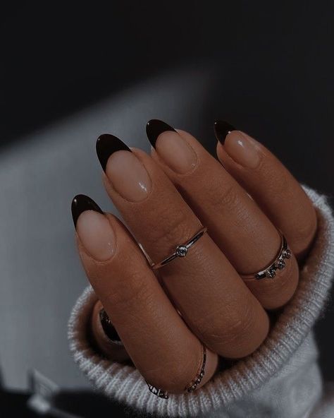 Aleksandra Ivanova, Ongles Gel French, Rounded Acrylic Nails, Black Ombre Nails, Black Almond Nails, Black Gel Nails, Pointy Nails, Black Acrylic Nails, French Acrylic Nails